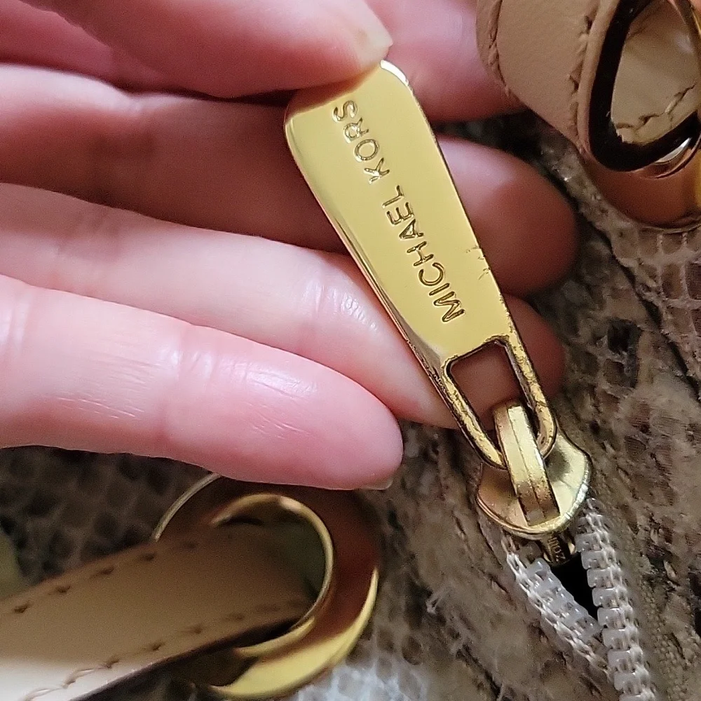 MICHAEL KORS LEATHER BAG